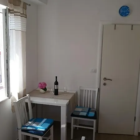 Nia Apartment
